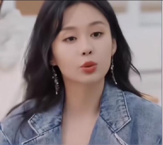 宁静问郑合惠子：你演过很多男生喜欢你的角色吗？郑合惠子：没有，但我现实生活中