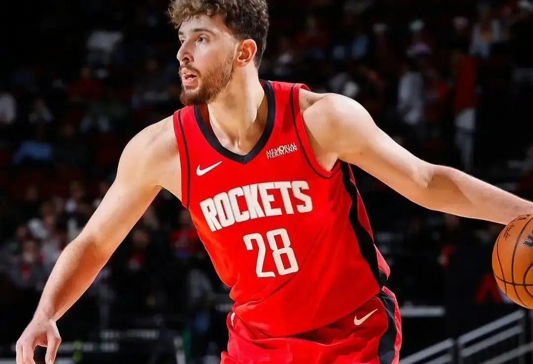 火箭提交的伤病报告，可能是圣诞夜第一个假动作。申京脚踝确实有反应。但更真实