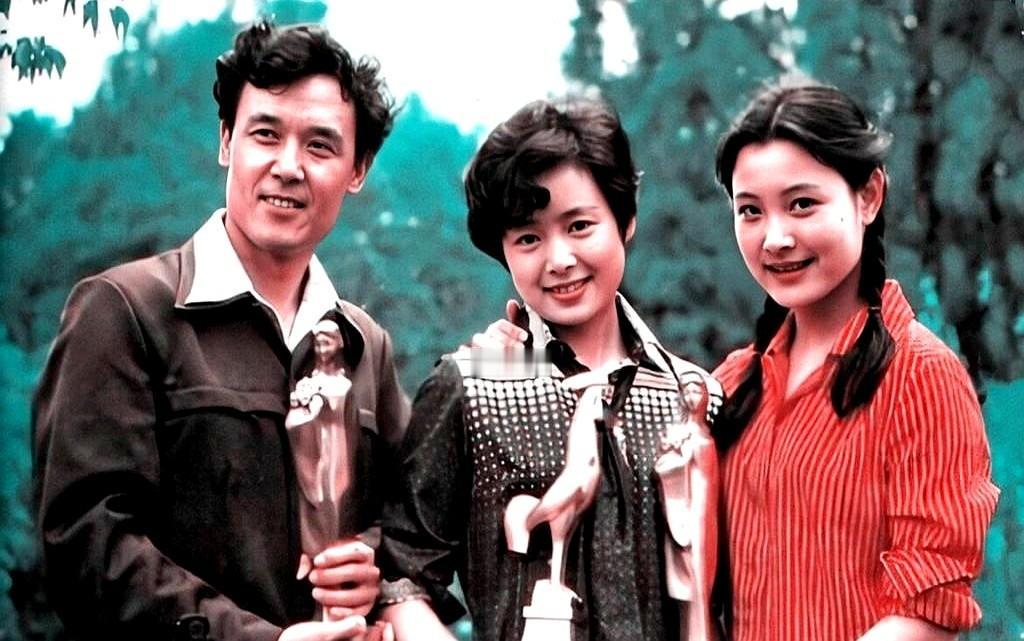能认识这三位演员，证明你不是一般人！不瞒您说，我盯着右边那位姑娘看了半天，愣