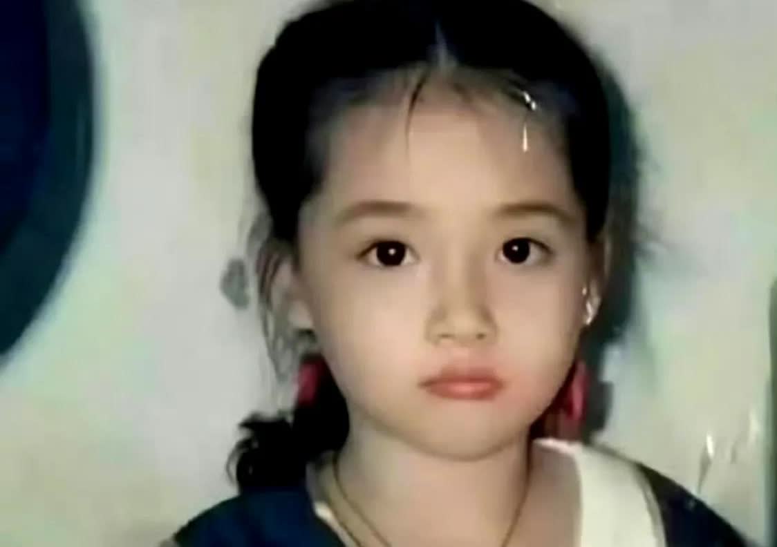  向佐分享女儿向芷正脸照，小公主继承郭碧婷美貌，在有爱家庭里闪闪发光