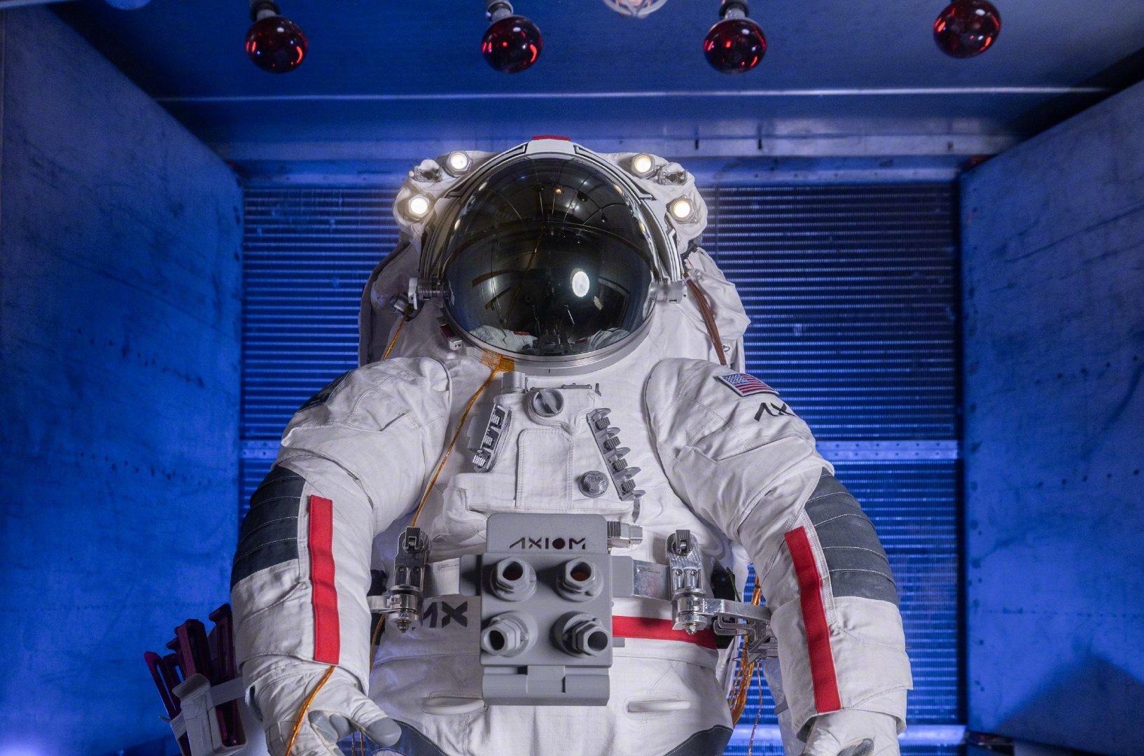 NASA重返月球的清单上，大件一样样在往前走：火箭造出来了，飞船绕月飞过了，两