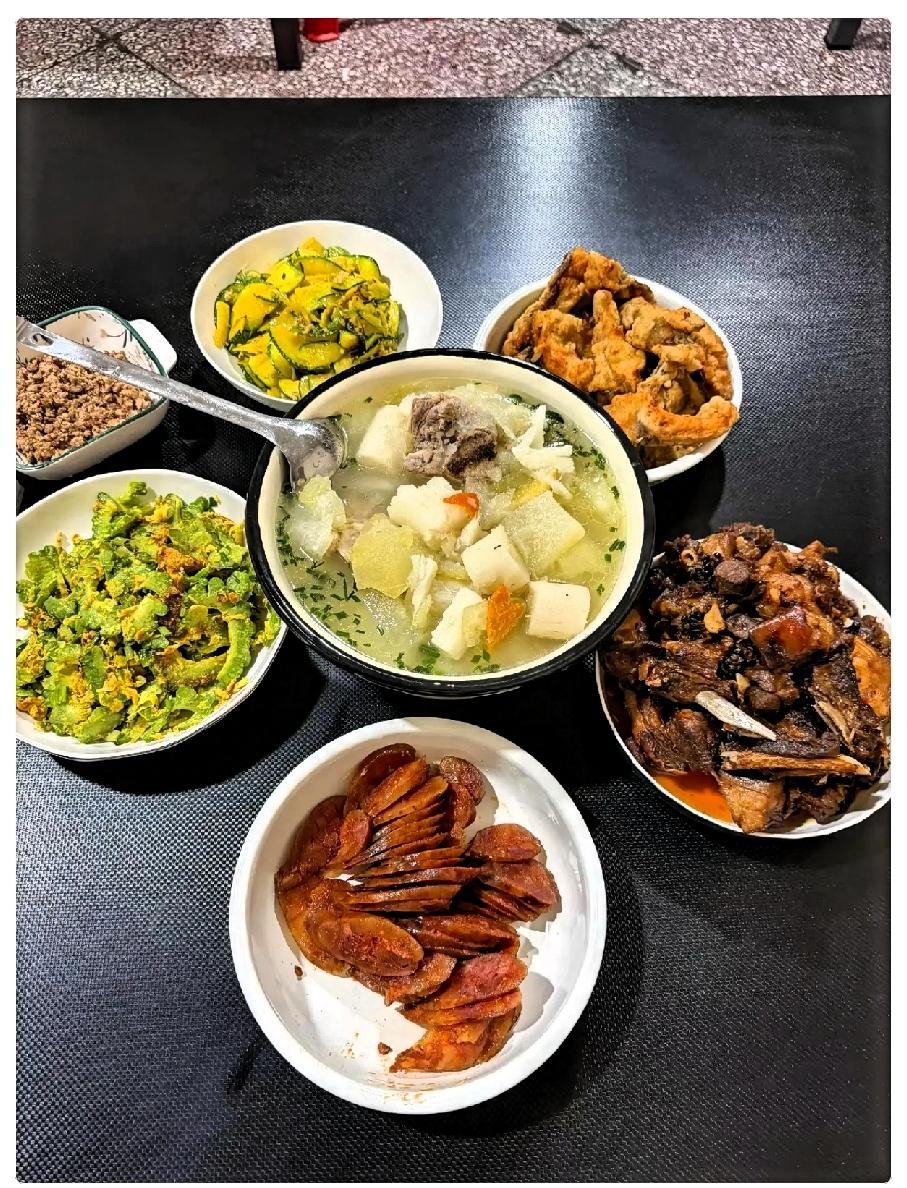 我老公看了刘欢去世的消息，连续几天闷闷不乐，他说不想交社保了，很怕活不到退休