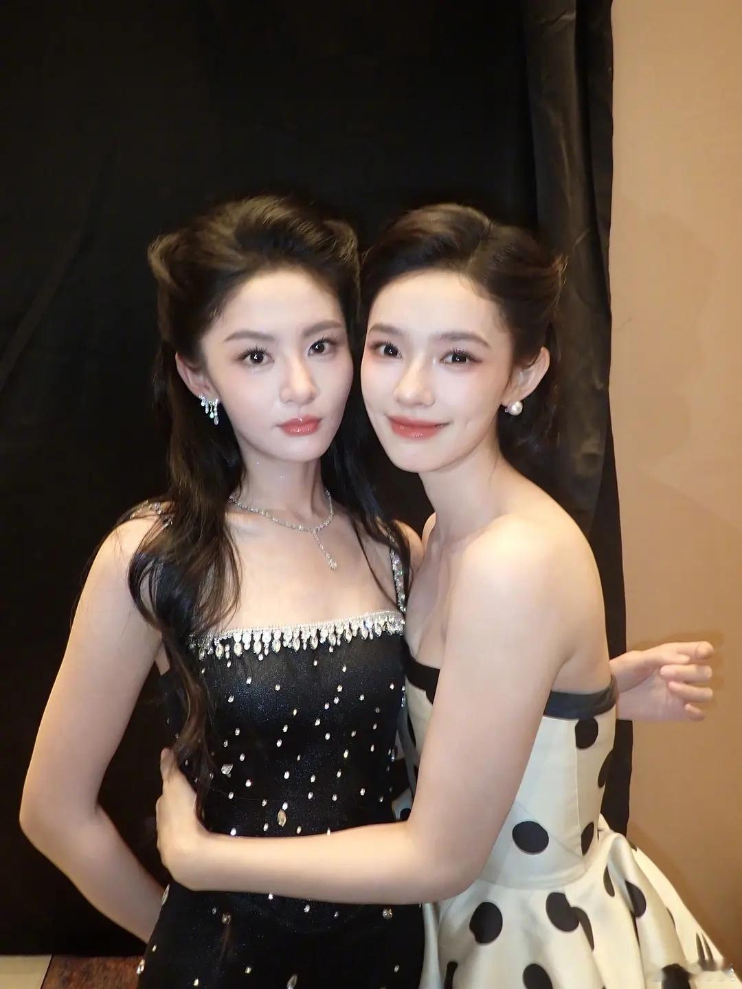 赵晴和林允的合照突然发现两个人好适合猫塑啊