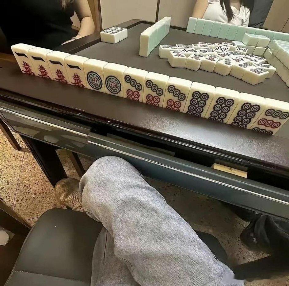 第一次打麻将，这个牌可以赢吗？