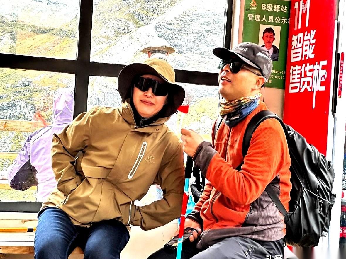女徒弟开着刚买的坦克300在纳木错非要去爬山头，半路车子加不上速被逼停了。她根