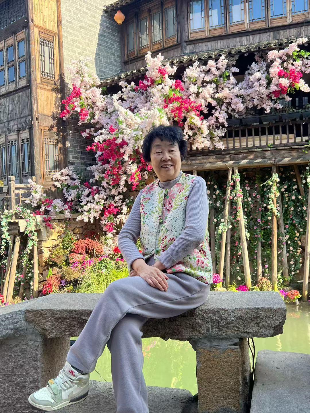 人过六十才明白，和老伴少搭话不抬杠，心里才舒坦人这一辈子，过了六十岁才算真