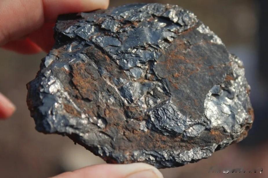 不要再找寻外星人了！人类就是外星人！科学家在陨石上发现的物质解释了这一切！