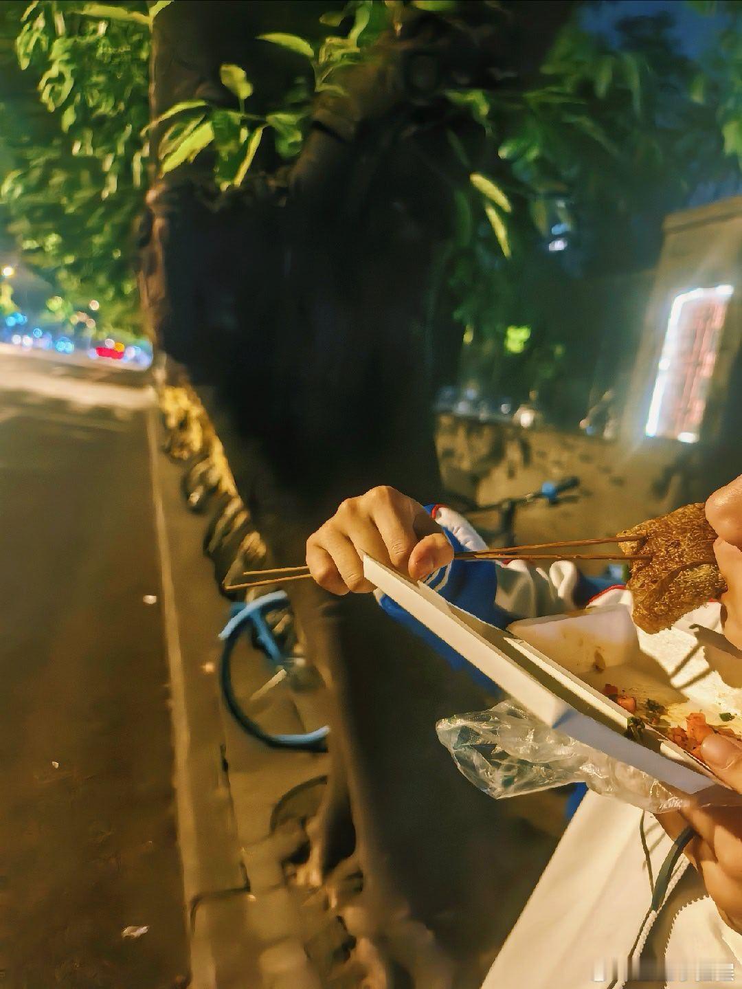 高中生被数学物理虐得心碎的孩纸，需要一个苕皮来慰藉受伤的小心脏。姐说：据说学校就