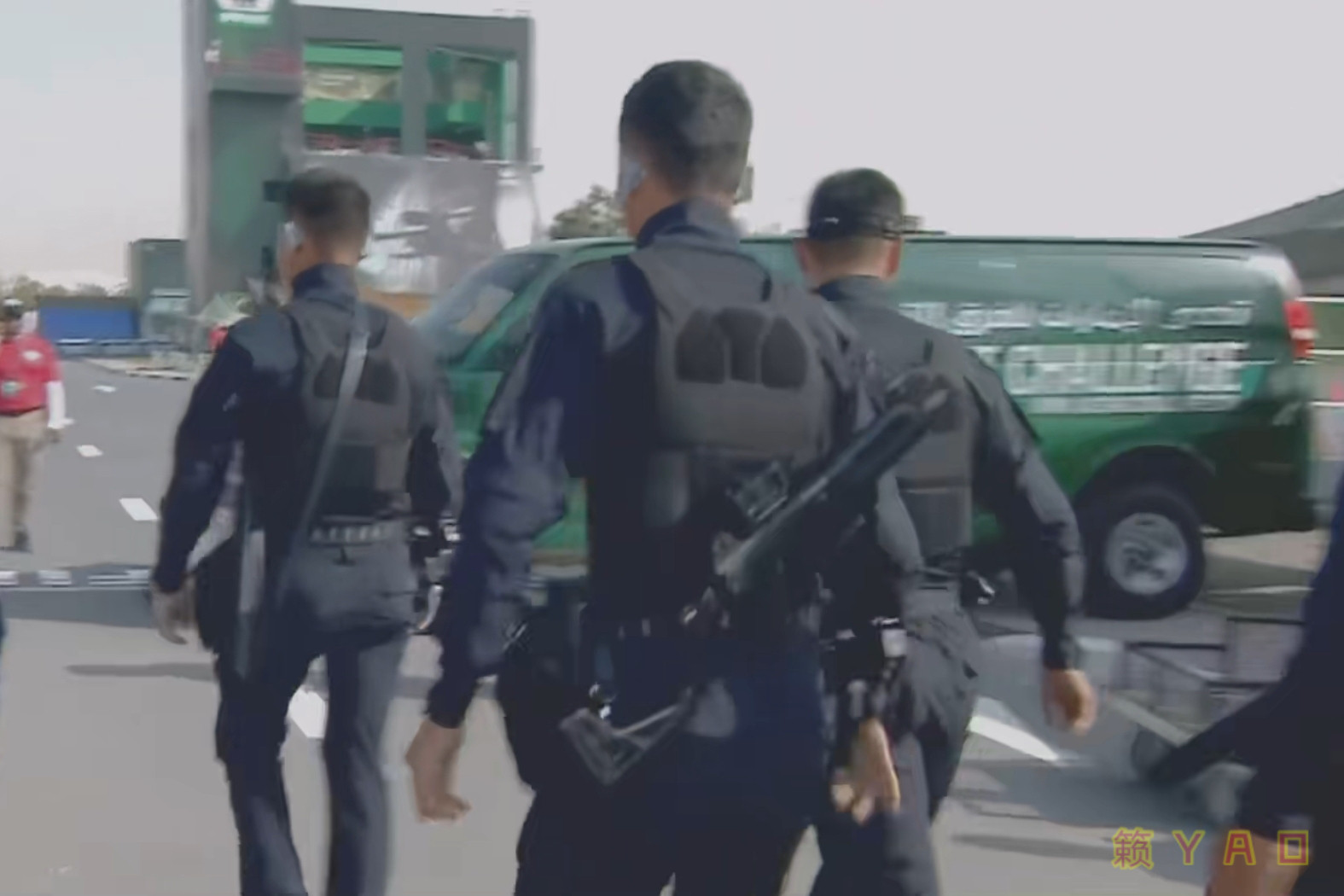 警察D队/新疆特警代表队在“火力突击”科目中狙击队员用的也是改装的95-1班机狙