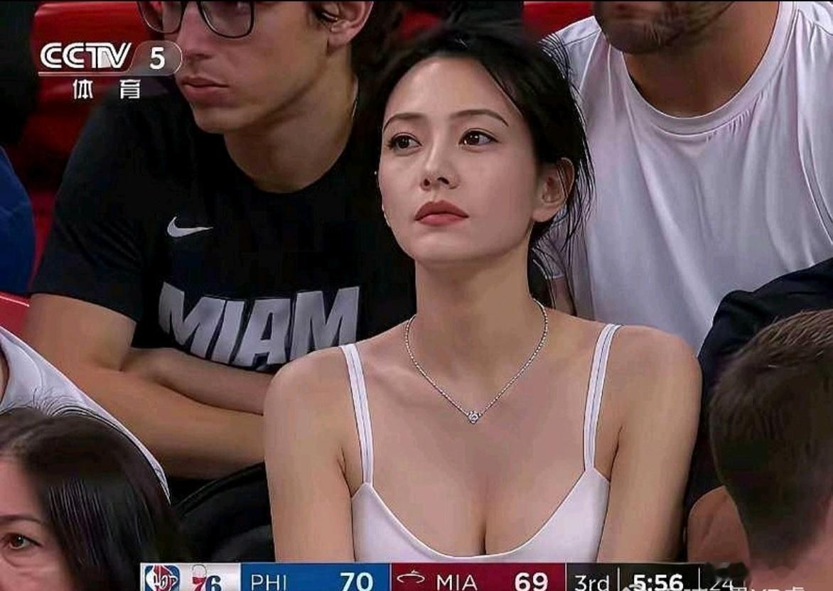 这种捕捉镜头，给导播加不加鸡腿？
