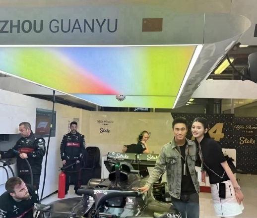 能成为豪门儿媳妇都是有原因的，奚梦瑶只要不挨着何猷君照相，她就站直了