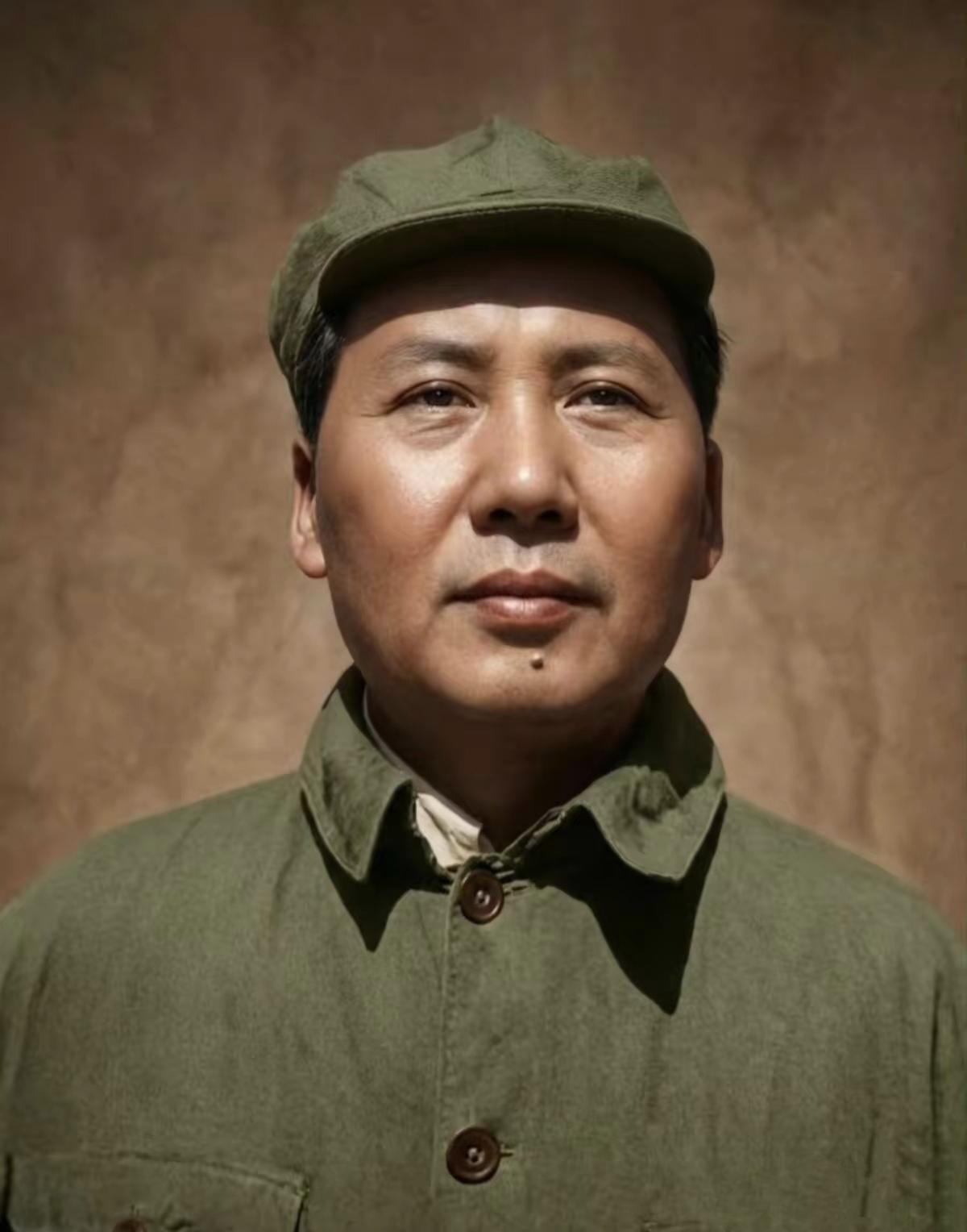 这是1936年，毛主席在陕北保安（今陕西志丹县）的照片。当时，红军