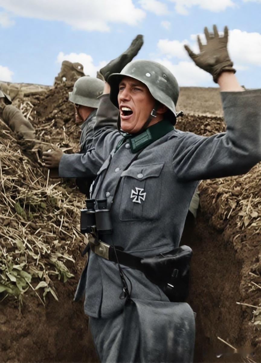 Angriff!进攻！1942年5月第二次哈尔科夫战役期间，一名德军军官正高声