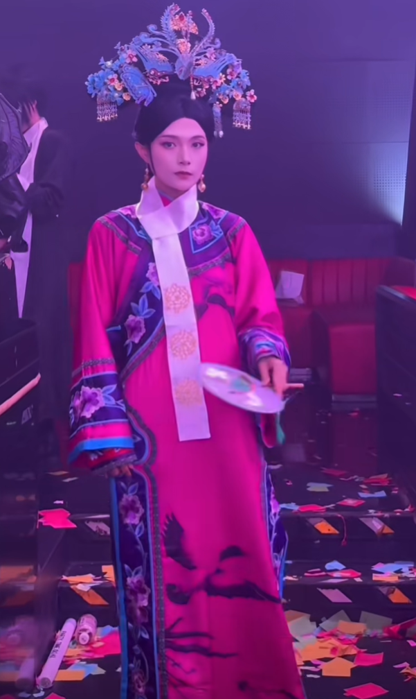 怎么有女扮男装扮女装的感觉？