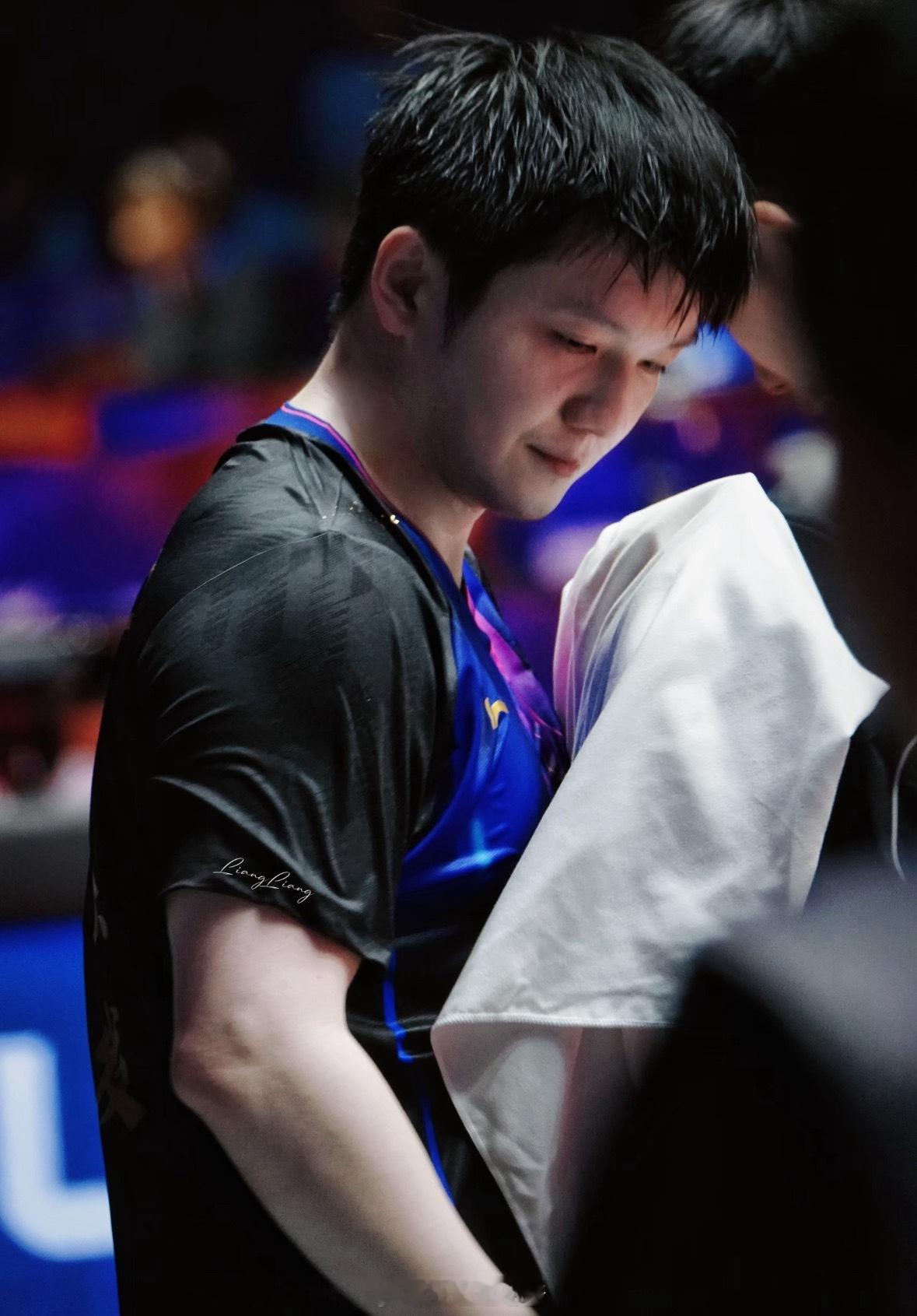 救命！是谁在屏幕前手忙脚乱？原来是我！这看似“滑稽”的举动，是我们能给出的、最真