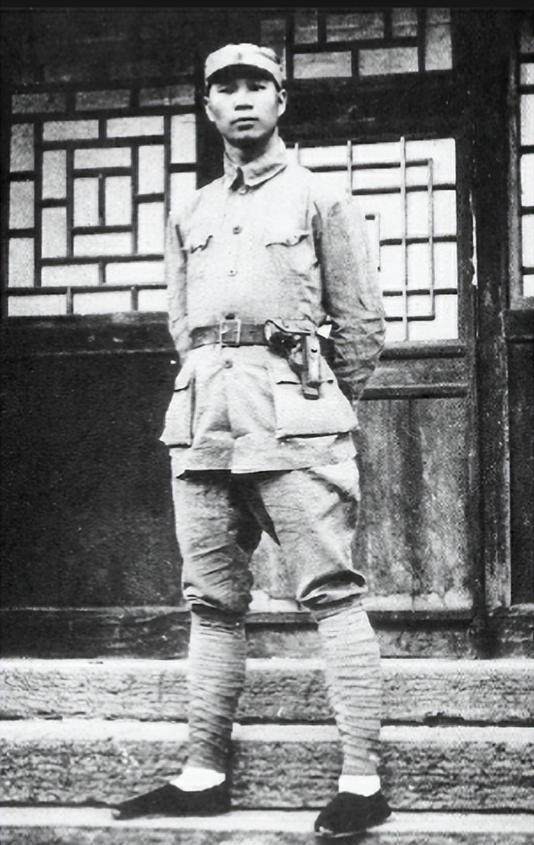 1941年8月，杨成武带领百姓转移，可无论怎么躲避，都会遇见日军。正在大家到处寻