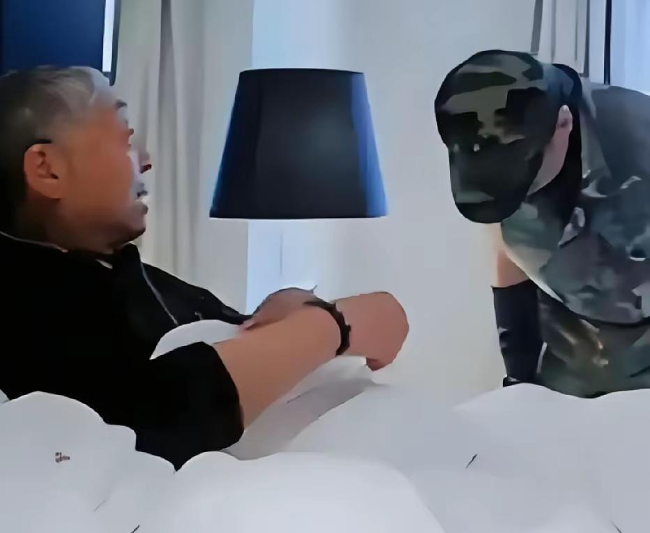 看到这两张照片好难过谢贤去看曾江人生没有什么不可以放下。生死面前，恩怨是非都