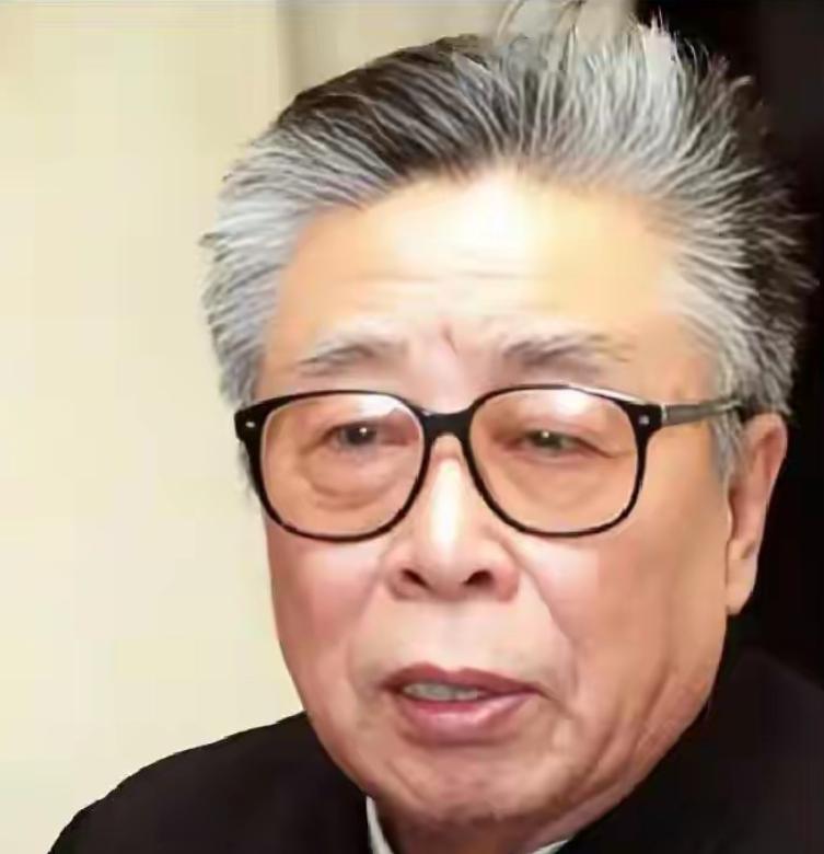 曲波去医院看病，遇到当时的副总理贺龙。得知曲波在机械部上班，贺龙忙问：你认不认识