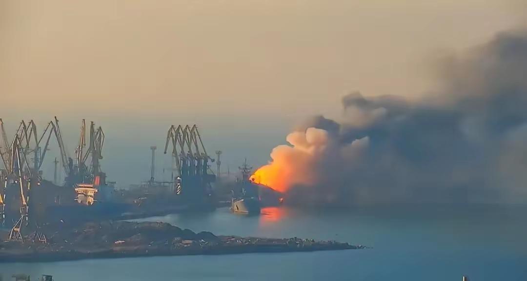 过去三天，乌克兰出动大量自杀式无人机狂轰俄罗斯，导致俄罗斯至少40%的石油出口能