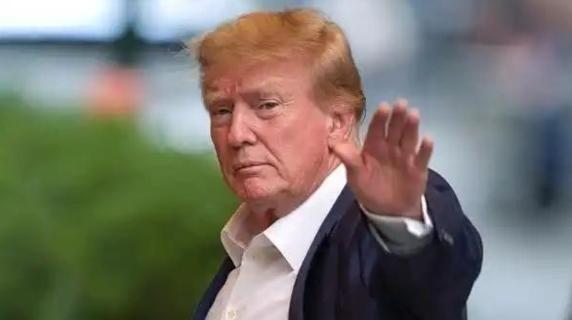 特朗普当了两回总统，终于发现一个问题：只要不跟中国对着干，美国就还是超级大国。特