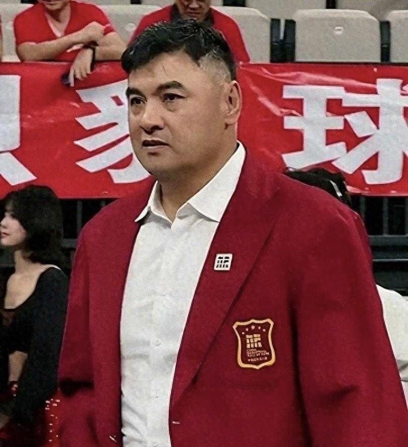 刘玉栋定居福州爱夜钓，谈儿子不打球另寻圆满定居福州后的刘玉栋，爱上夜钓，于风浪