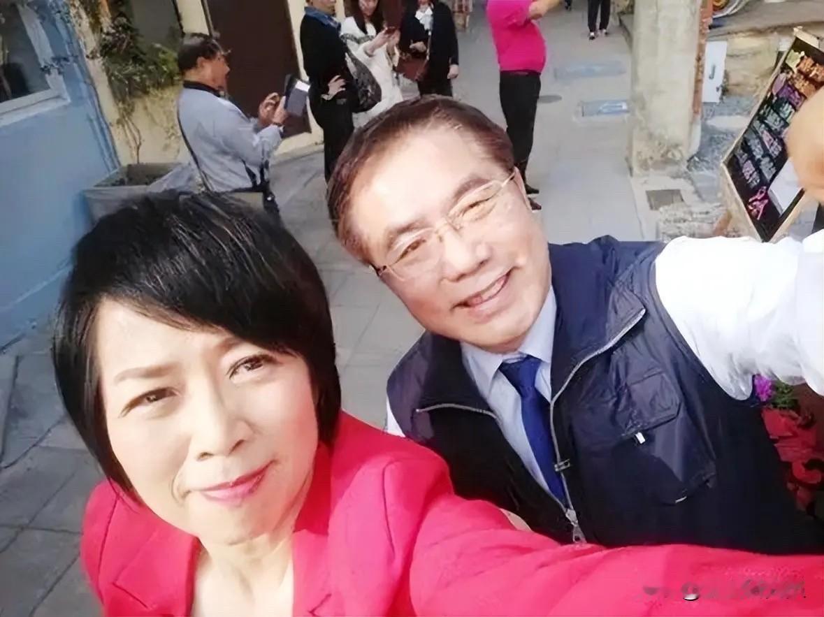 台网友：黄伟哲销农产品，把眼光放在世界各国，而不是一心只想着中国。黄智贤回复：谢