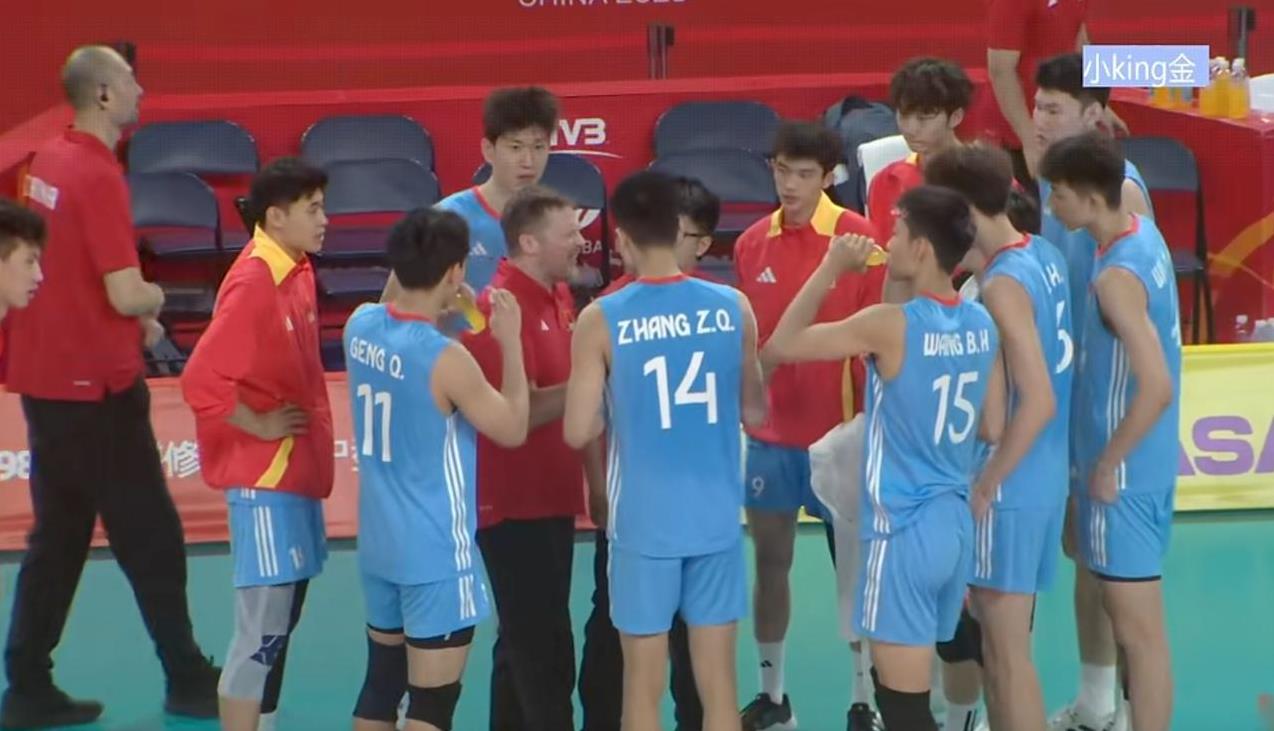 中国U21男排第一局以21：25输给伊朗U21男排，伊朗男排在网口给了中国U21