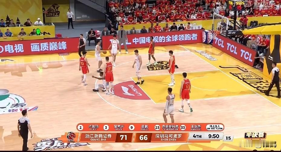 致敬深圳男篮。虽然他们已经0:2落后。基本上无缘总决赛了。但他们第2场比赛打得非