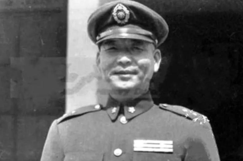 从一个事情充分说明，蒋介石在国民党内，并非能百分之百的当家。书呆子黄维当兵团司令