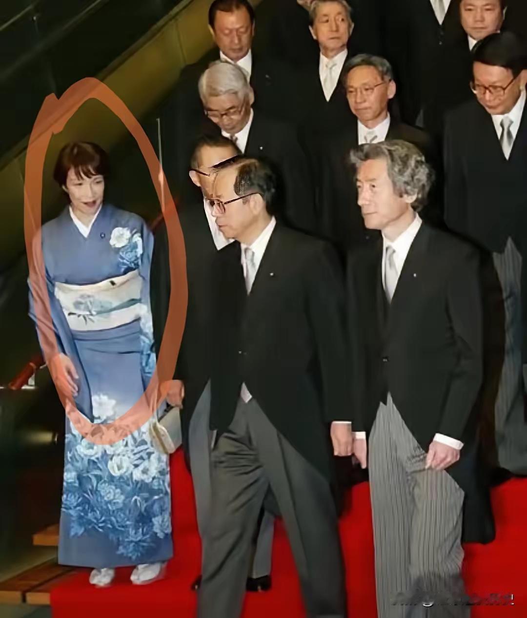 没想到，小泉纯一郎时期，这个女人就出道了。