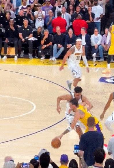 NBA最近最倒霉的人，可能就是掘金队的斯潘塞·琼斯。过去4场比赛，球队被绝杀