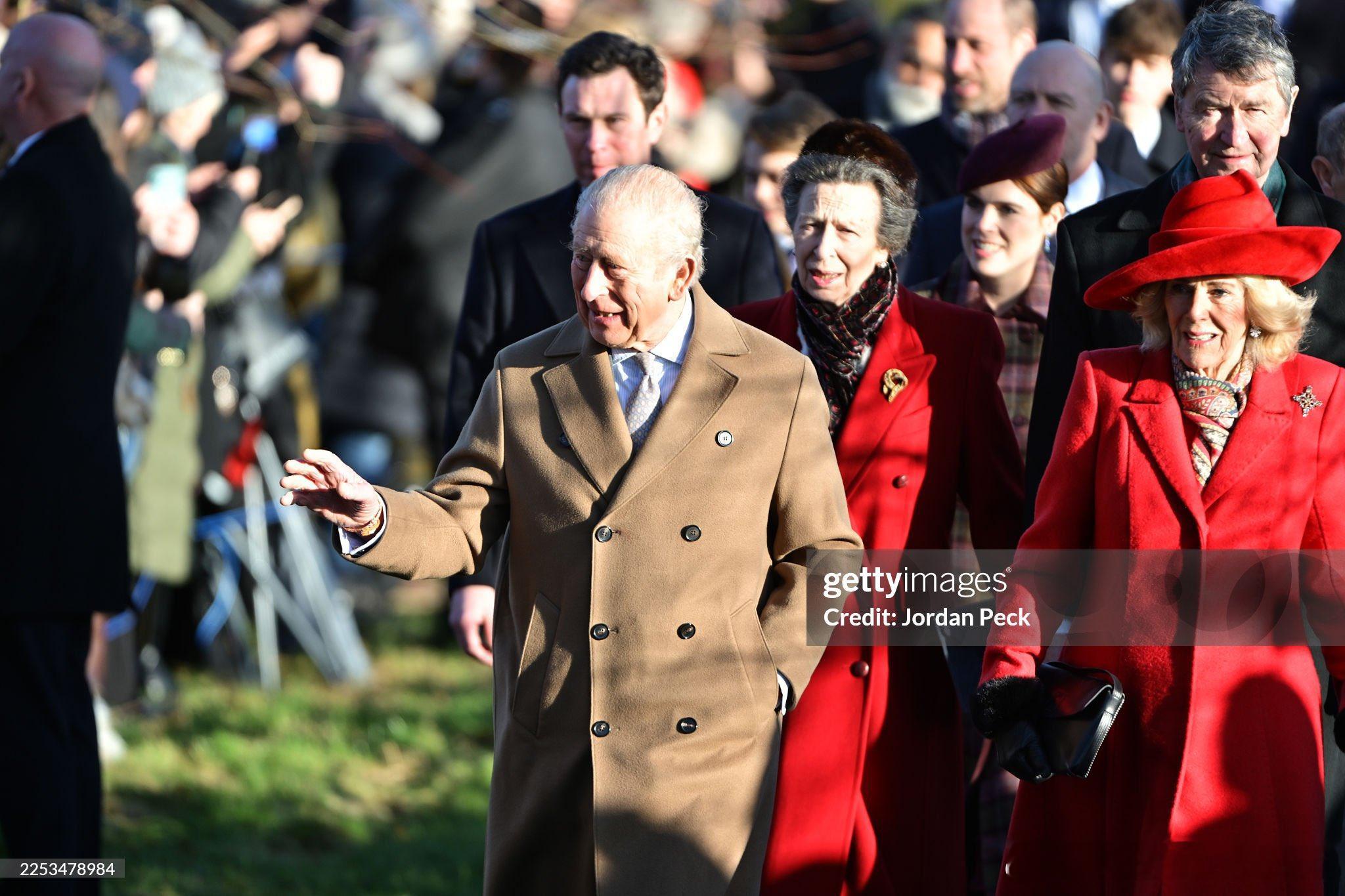 查尔斯三世国王【news】2025年英王室圣诞步行。