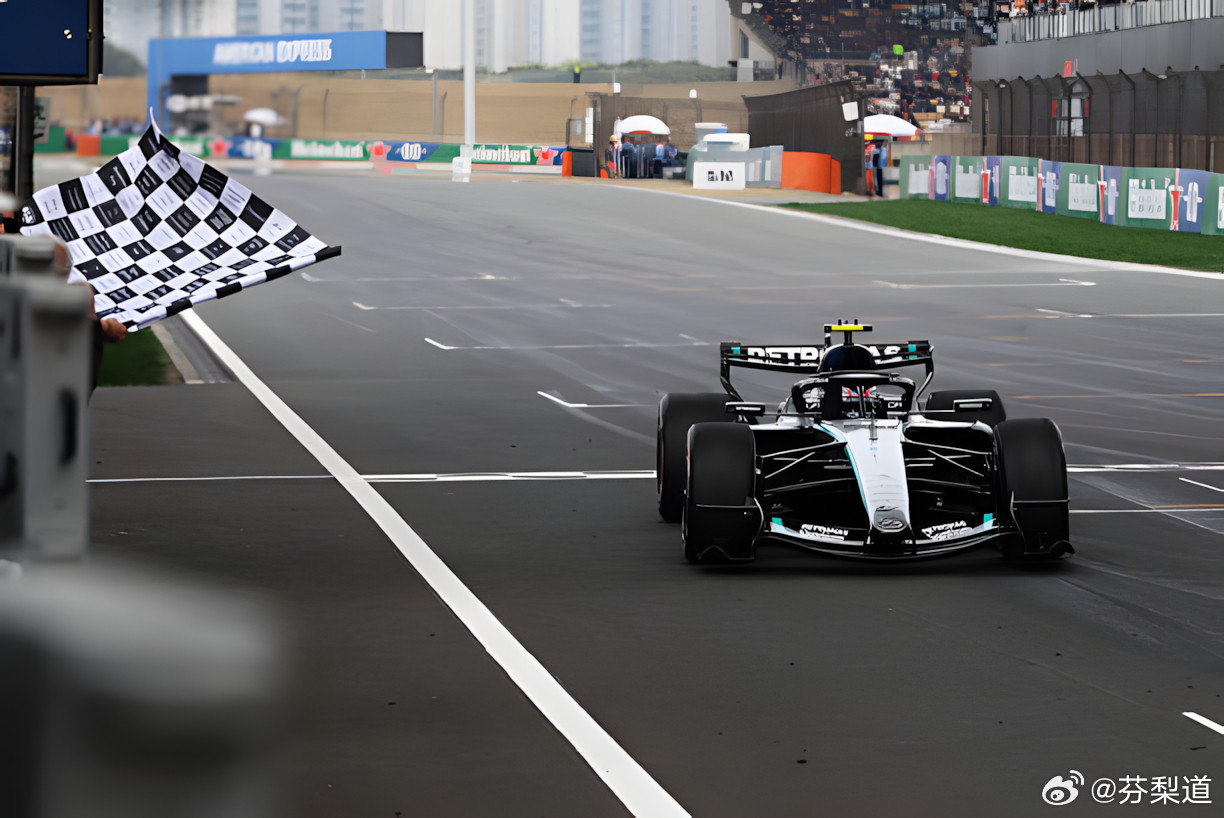 安东内利夺F1中国站冠军F1中国大奖赛汉密尔顿对安东内利说：兄弟，我真的、真的为