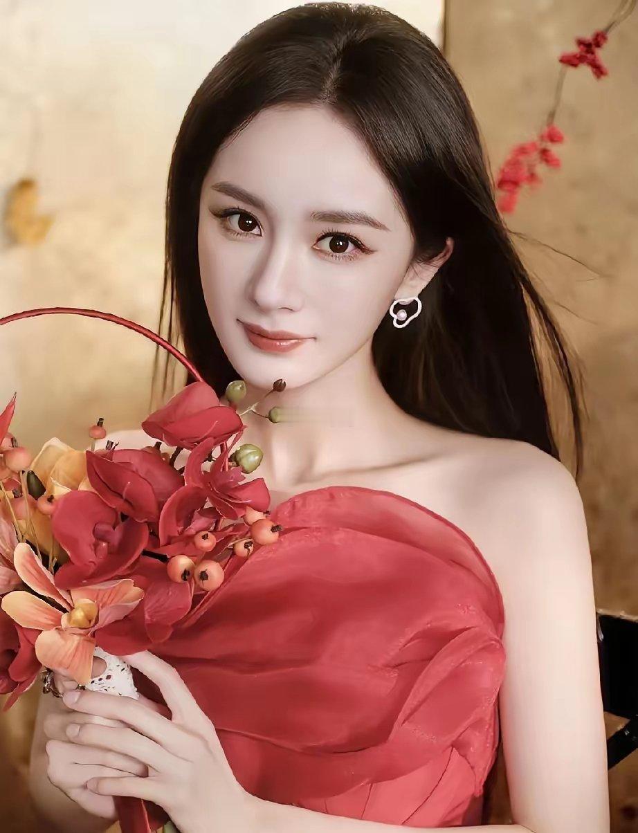 明眼人都看得出来了，杨幂之所以能和一众老戏骨一起拍戏，不是她演技一下子突飞猛进，