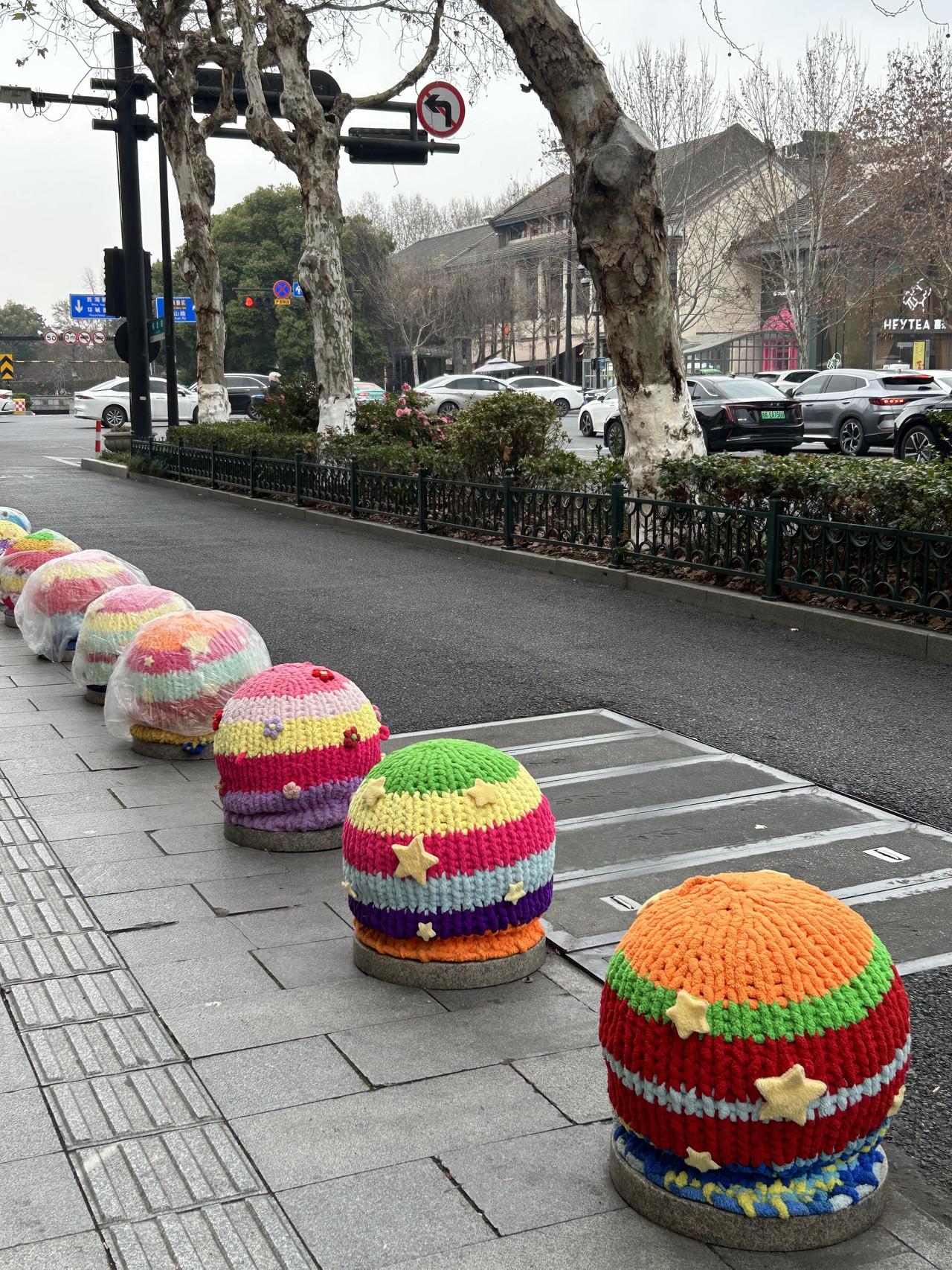 杭州市政：不知道，万一他们喜欢毛茸茸呢～[捂脸哭][捂脸哭][捂脸哭]不得不说🙊