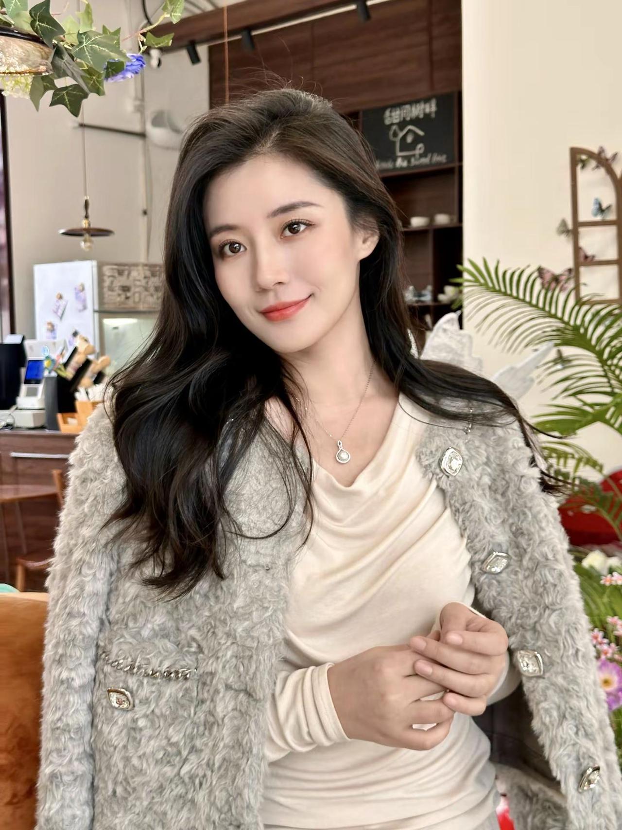 按照自己的意愿一直幸福的生活下去吧小林同学照片的笑容逐渐变多～已经很难拍出眼