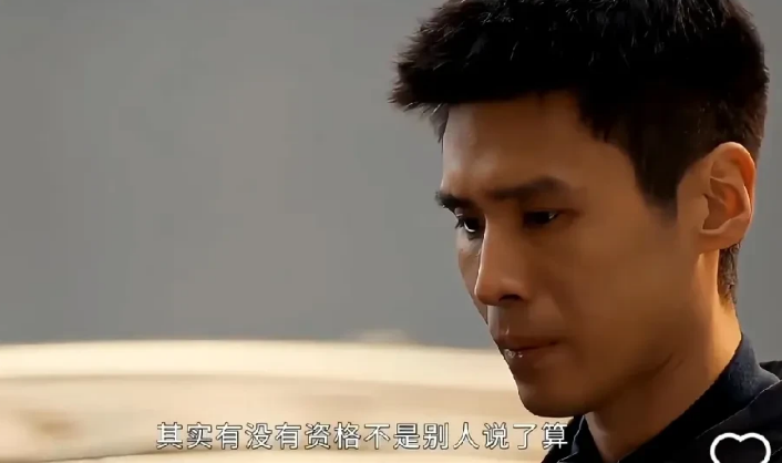 《以法之名》的剧情走向太搞笑了：1、陈胜龙亲自撕毁了自己的保护伞，拳打老书记