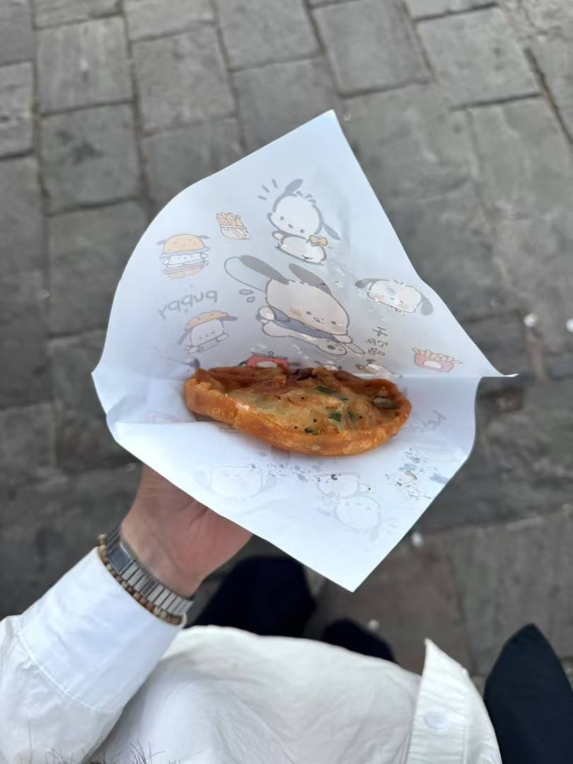 这个世界很大，你永远走不出去。这个世界很小，只要迈出人生中第一步，就可以看遍风景
