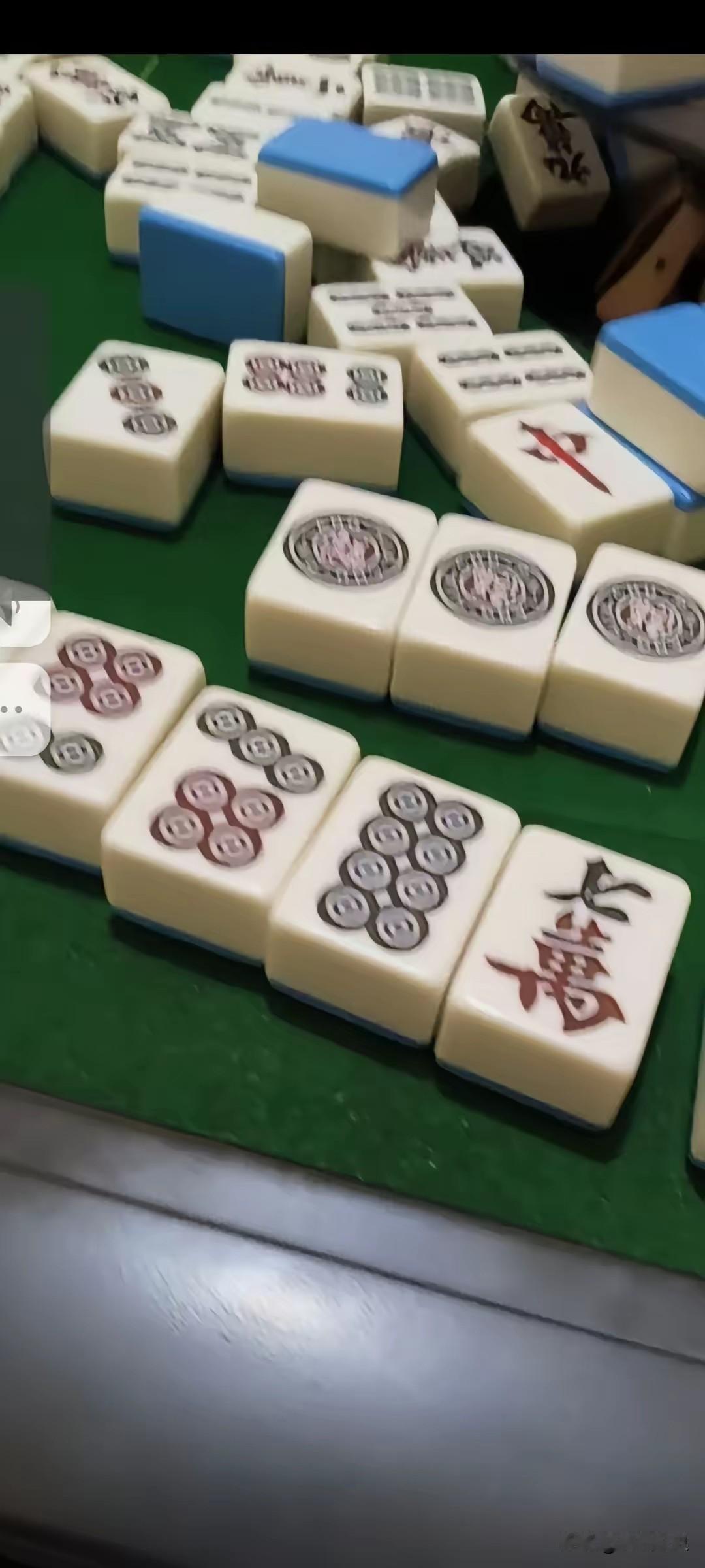 昨天下午公公打麻将输了1800，晚上想去回本，结果又输了2500，今天还要去，婆