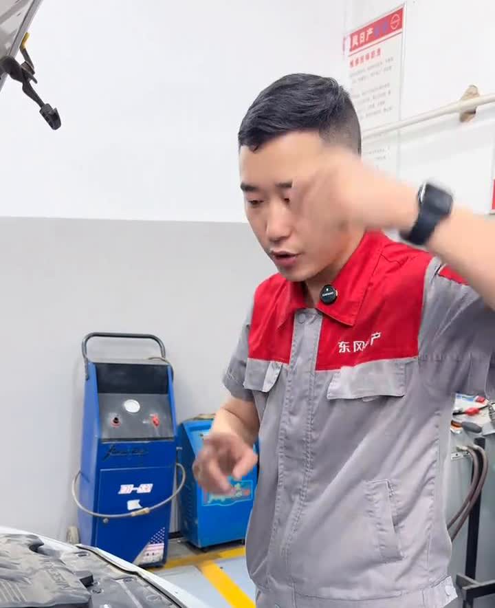 汽车的火花塞根本就不用换。我发现现在很多的粉丝保养车的时候3万、2万公里换火花塞