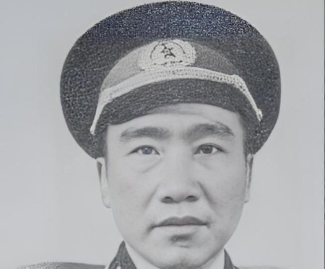 1955在举行授衔仪式之际，他竟猛地一把扯下肩章，而后扬长离去，紧接着便立下了