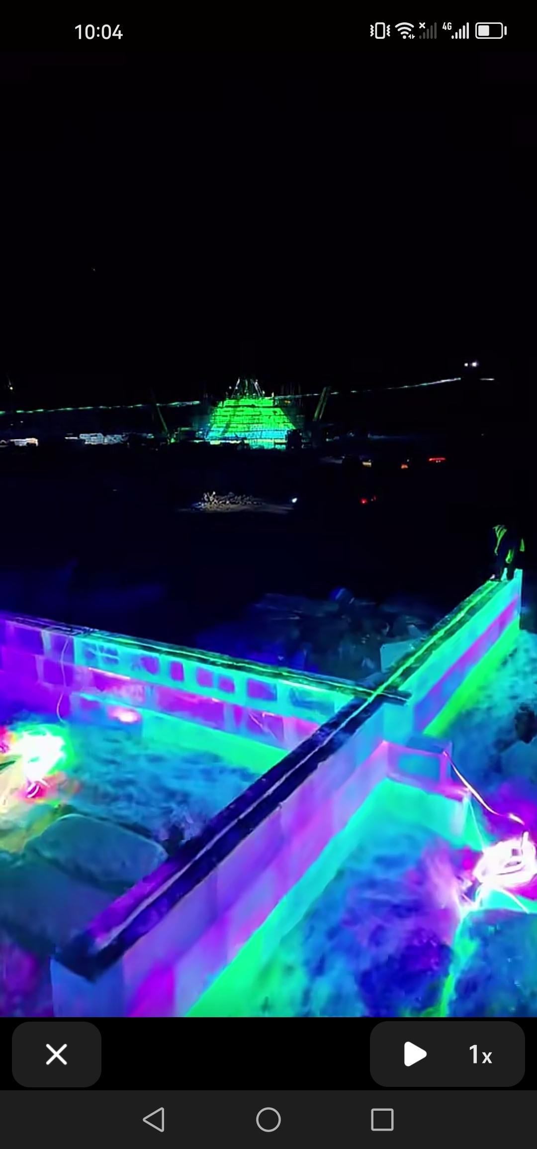 吉林市冰雪乌拉城，夜晚仍在施工，灯光却已十分漂亮。吉林市冰雪乌拉城工程项目，