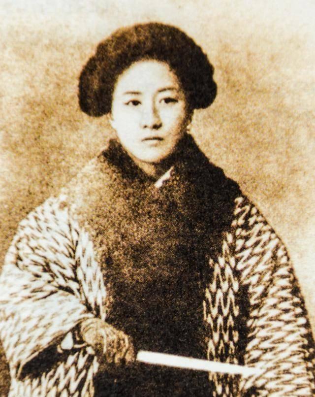 民国女权第一人秋瑾临死前向李钟岳提了三个要求，为什么只答应了后两个？秋瑾生于