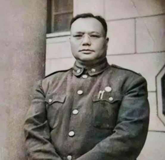 1947年的孟良崮战役当中，整编第74师的6个步兵团，其中有4个团长突围了，而王