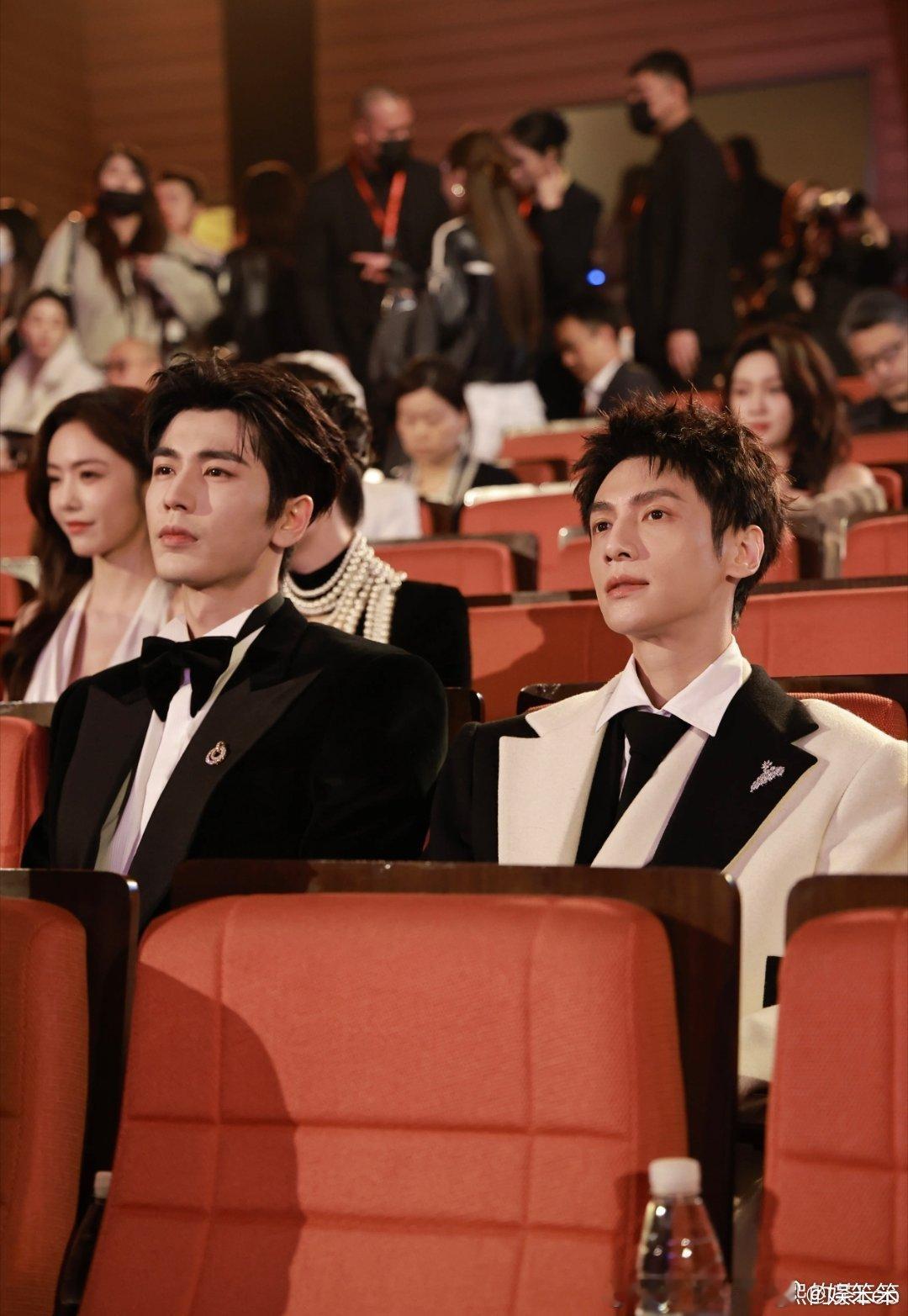 微博视界大会鬼怪2.0哇塞！微博视界大会内场直接开启“颜值盛宴”！张凌赫和罗云