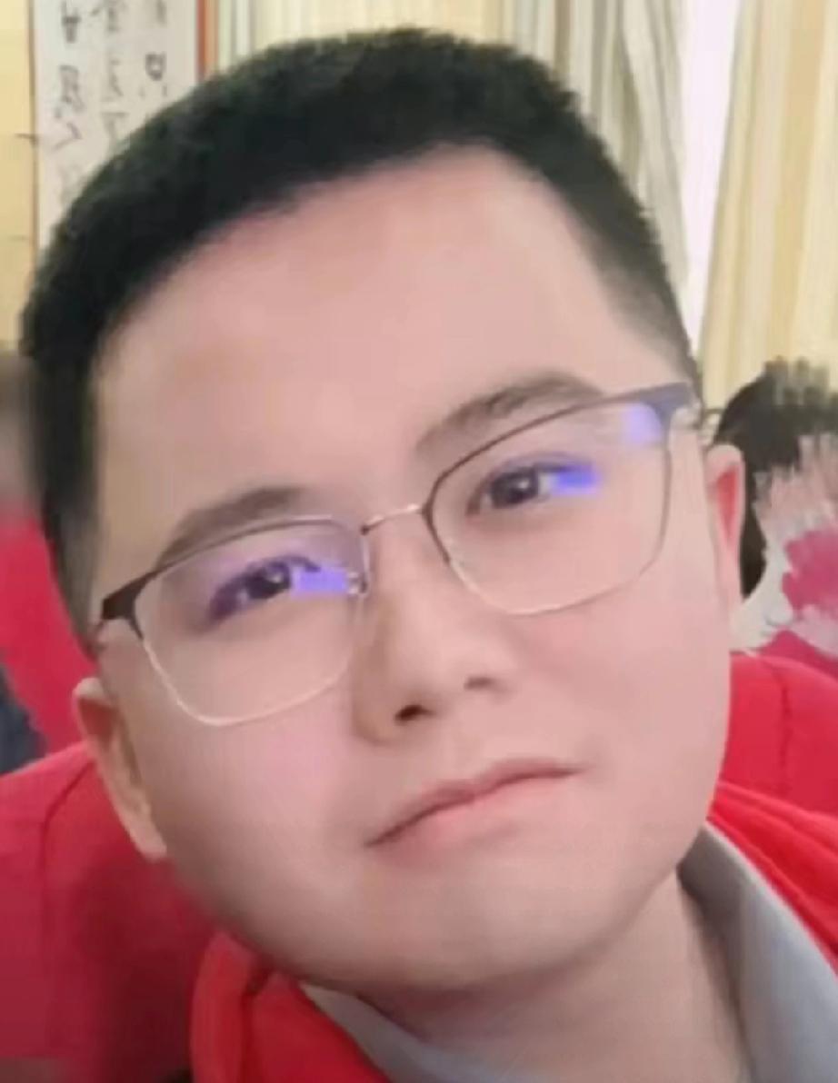 现在的家长，对老师和校长那是真上心。近几日关注到内蒙古鄂尔多斯伊金霍洛旗实验