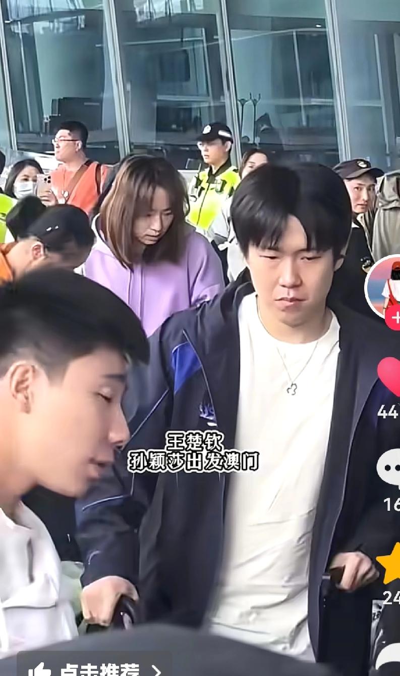 人真是矛盾的动物。比赛频繁，是心疼他们太累，舟车劳顿，马不停蹄，不能好好休息。