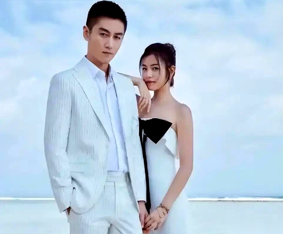 陈晓和陈妍希2025年离了。27个字的声明一发，全网都没等来预想中清算财产的狗血大戏。圈内人其实心里