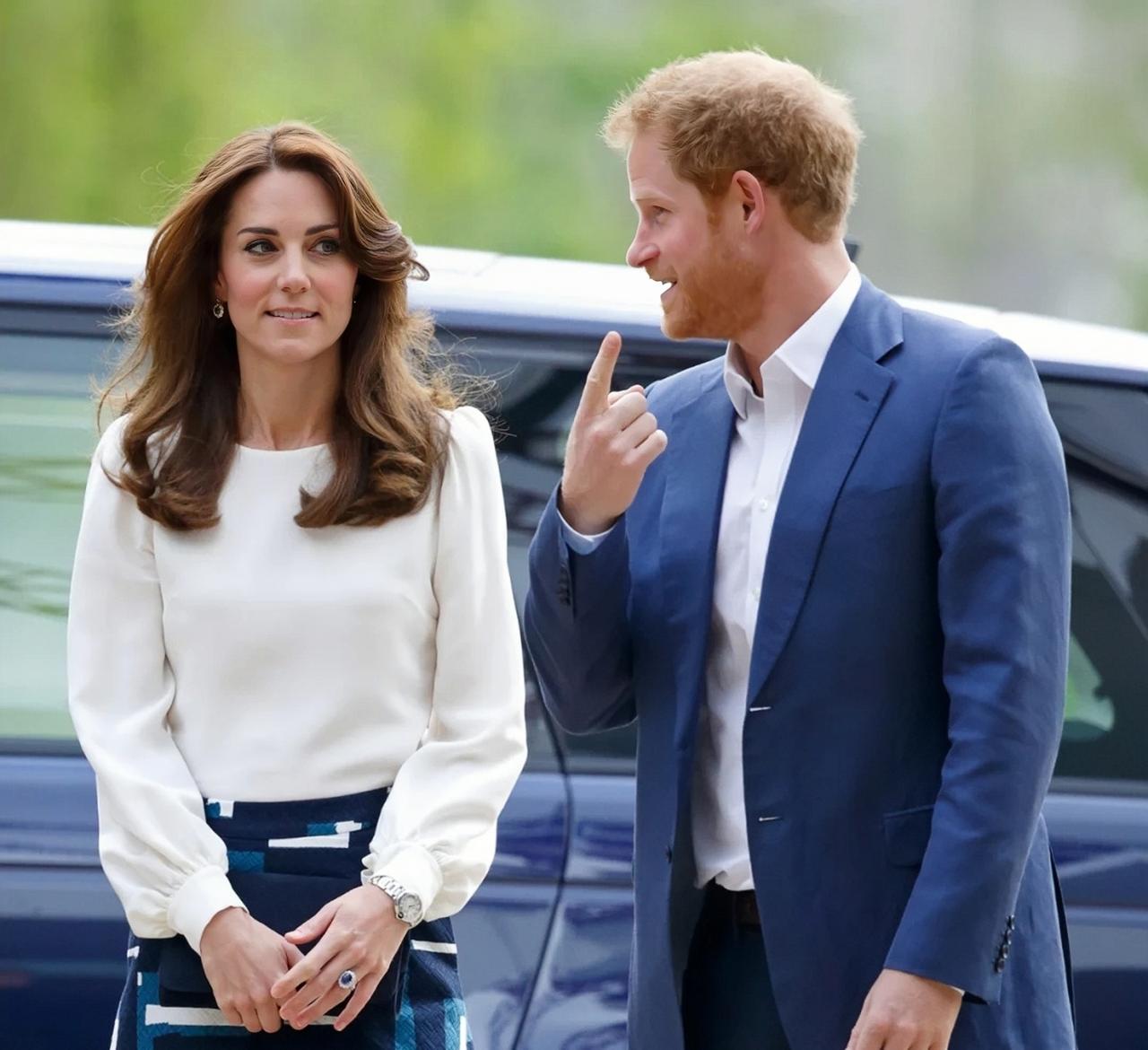 查尔斯的情况可能真的不太乐观！凯特正私底下联系哈里，希望哈里能回英国过圣诞节。明