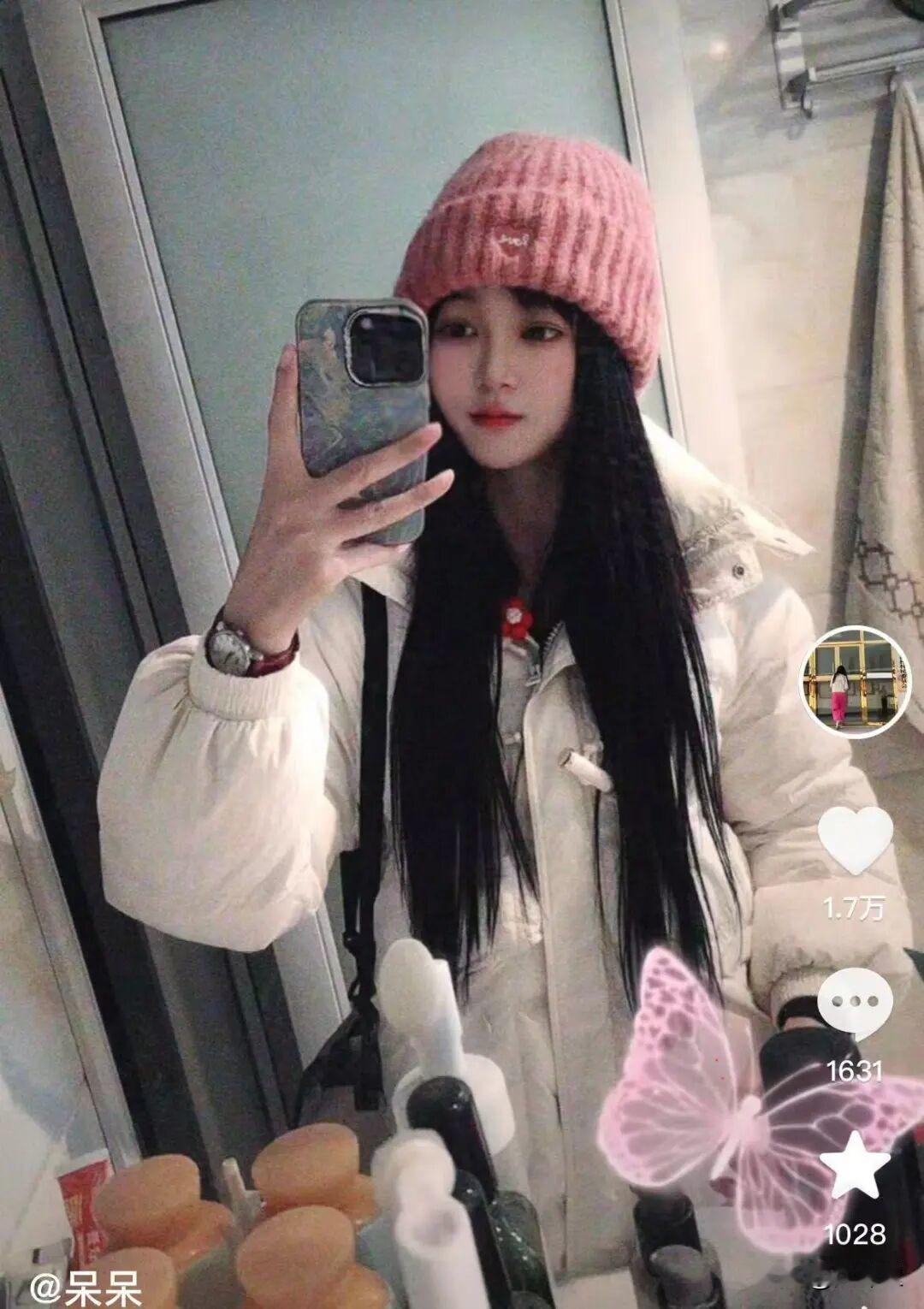 杀年猪女孩“呆呆”3天涨粉近200万，网友称3天赚了450万。以前小的时候腊月天